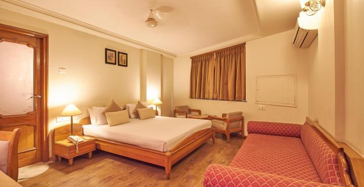 Hotel Pinnacle Ahmedabad Ngoại thất bức ảnh