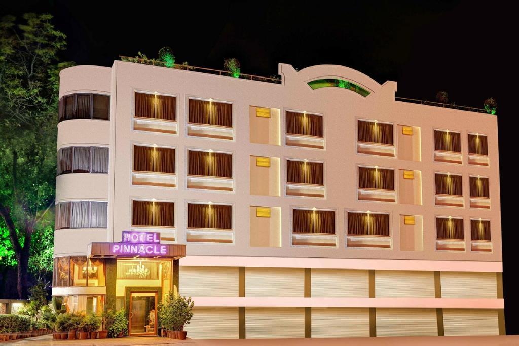 Hotel Pinnacle Ahmedabad Ngoại thất bức ảnh