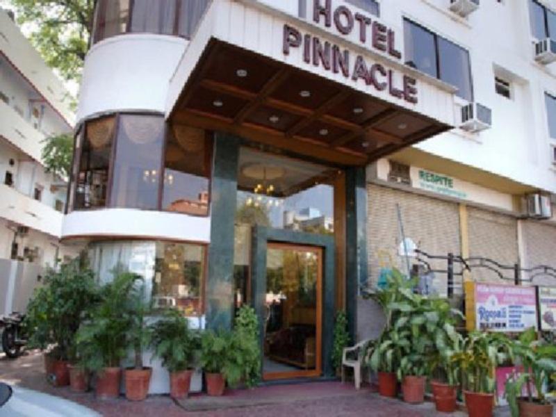 Hotel Pinnacle Ahmedabad Ngoại thất bức ảnh