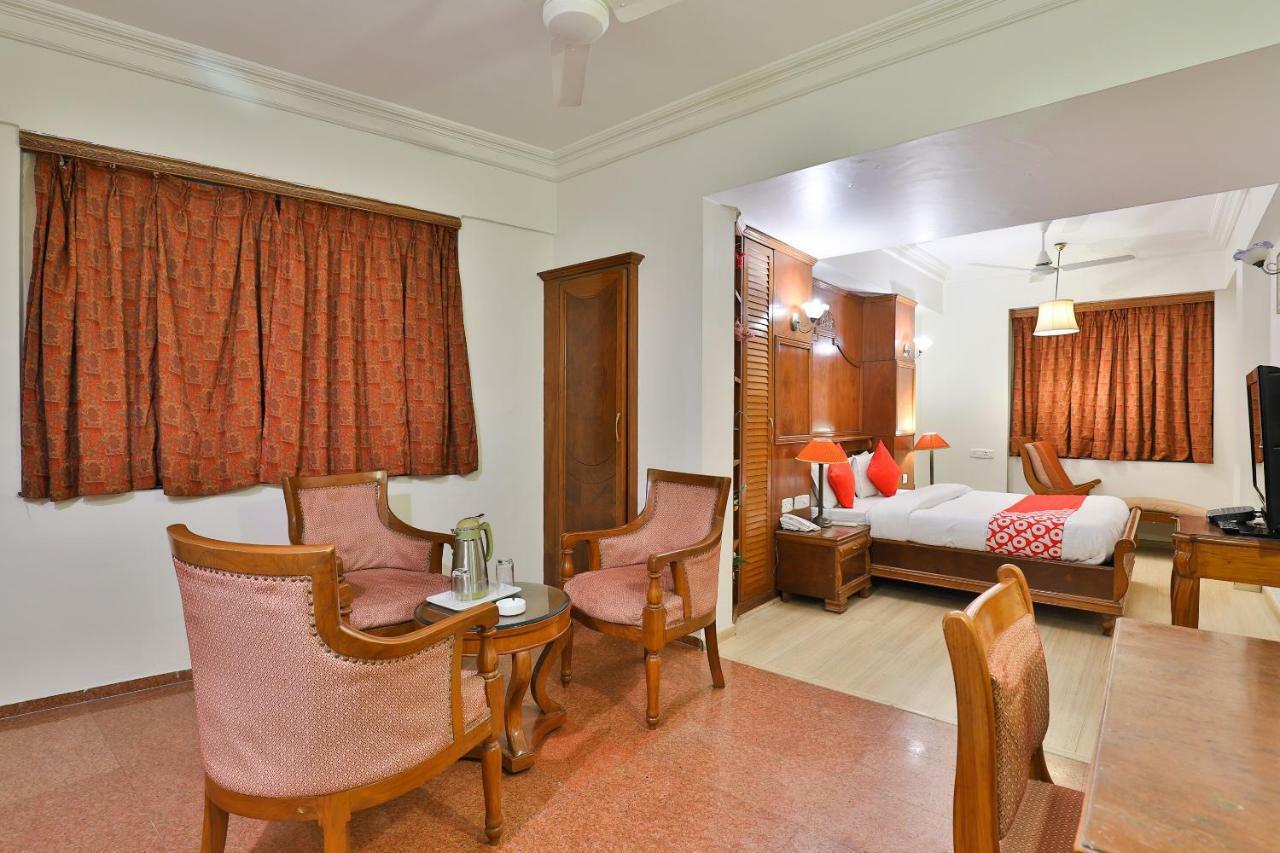 Hotel Pinnacle Ahmedabad Ngoại thất bức ảnh