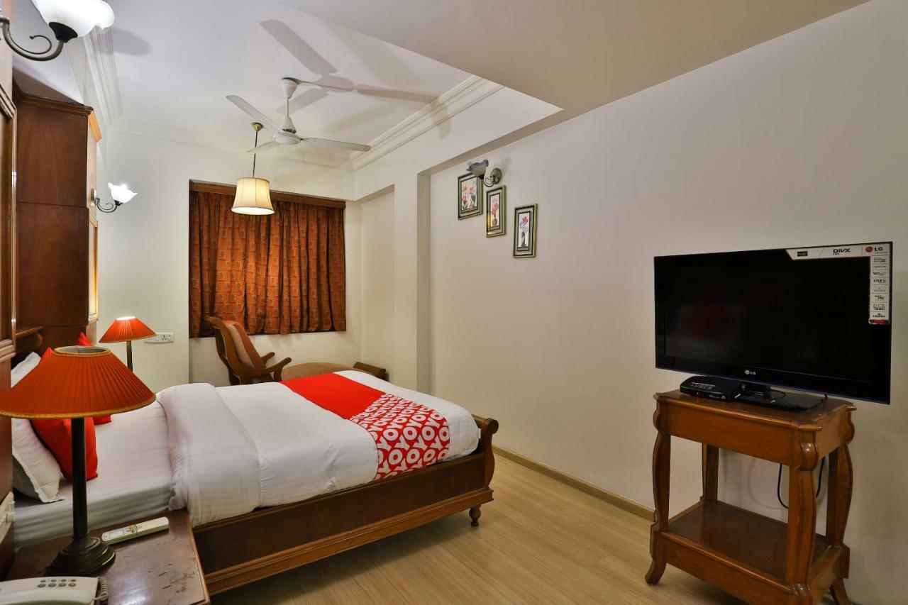 Hotel Pinnacle Ahmedabad Ngoại thất bức ảnh