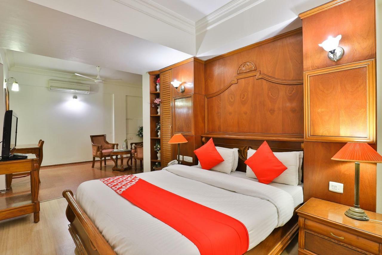 Hotel Pinnacle Ahmedabad Ngoại thất bức ảnh